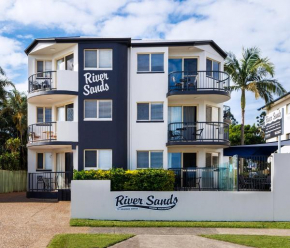  River Sands Apartments  Саншайн-Коуст